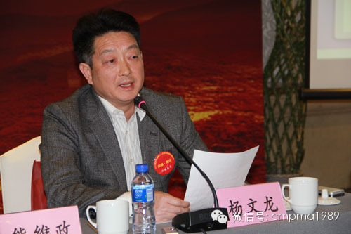 全國政協(xié)委員楊文龍：醫(yī)藥產(chǎn)業(yè)發(fā)展應(yīng)該發(fā)揮行業(yè)協(xié)會(huì)的話語權(quán)