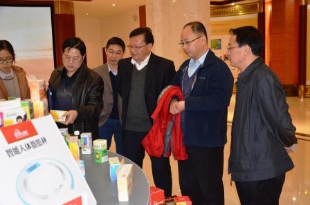 國家食藥監(jiān)總局領(lǐng)導(dǎo)到 仁和集團(tuán)調(diào)研 (1).jpg