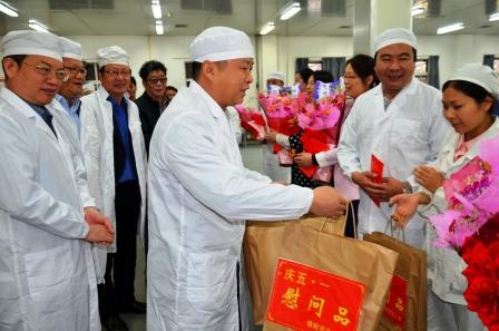 樟樹市領導2016五一節前夕走訪慰問 (1).jpg