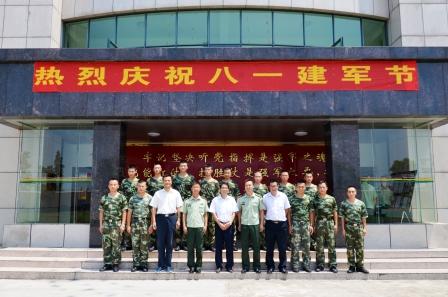 仁和集團(tuán)走訪慰問駐樟樹消防武警官兵 (1).jpg